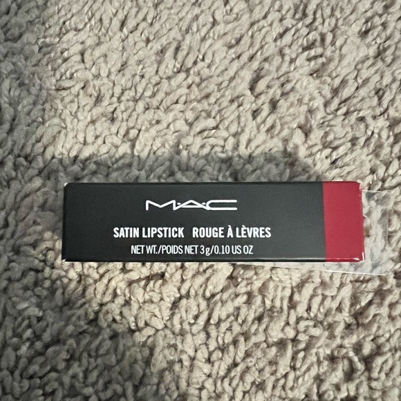 New! MAC Satin Lipstick in MAC R.E.D - Picture 4 of 4